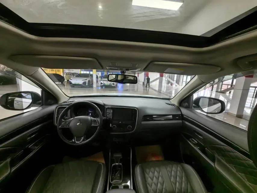 2021 Mitsubishi Outlander 2.0L 166HP L4 CVT,autocango,china used car exporter,china ev exporter,chinese used car exporter,chinese used ev exporter