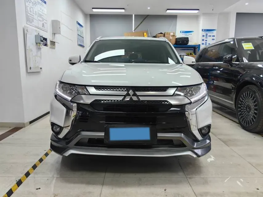 2021 Mitsubishi Outlander 2.0L 166HP L4 CVT,autocango,china used car exporter,china ev exporter,chinese used car exporter,chinese used ev exporter