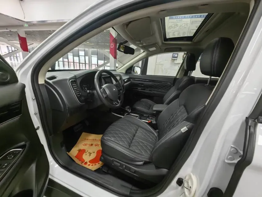 2021 Mitsubishi Outlander 2.0L 166HP L4 CVT,autocango,china used car exporter,china ev exporter,chinese used car exporter,chinese used ev exporter