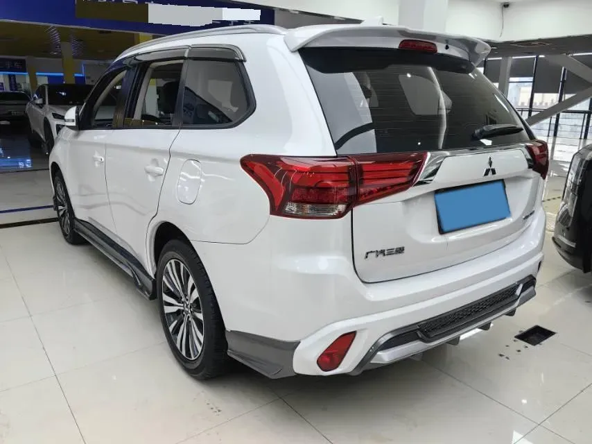 2021 Mitsubishi Outlander 2.0L 166HP L4 CVT,autocango,china used car exporter,china ev exporter,chinese used car exporter,chinese used ev exporter