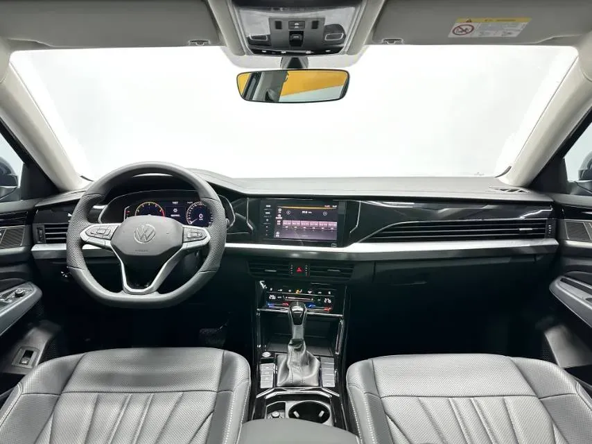 2025 Volkswagen Passat 2.0T 220HP L4 7DCT,autocango,china used car exporter,china ev exporter,chinese used car exporter,chinese used ev exporter