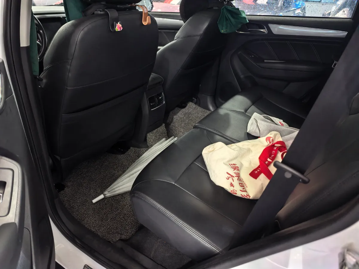 2020 Roewe i6 1.5T 169HP L4 7DCT,autocango,china used car exporter,china ev exporter,chinese used car exporter,chinese used ev exporter