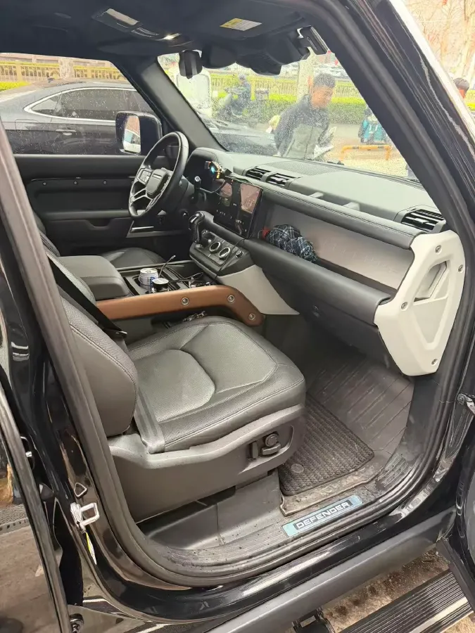 2023 Land Rover Defender 3.0T 400HP L6 8AT,autocango,china used car exporter,china ev exporter,chinese used car exporter,chinese used ev exporter