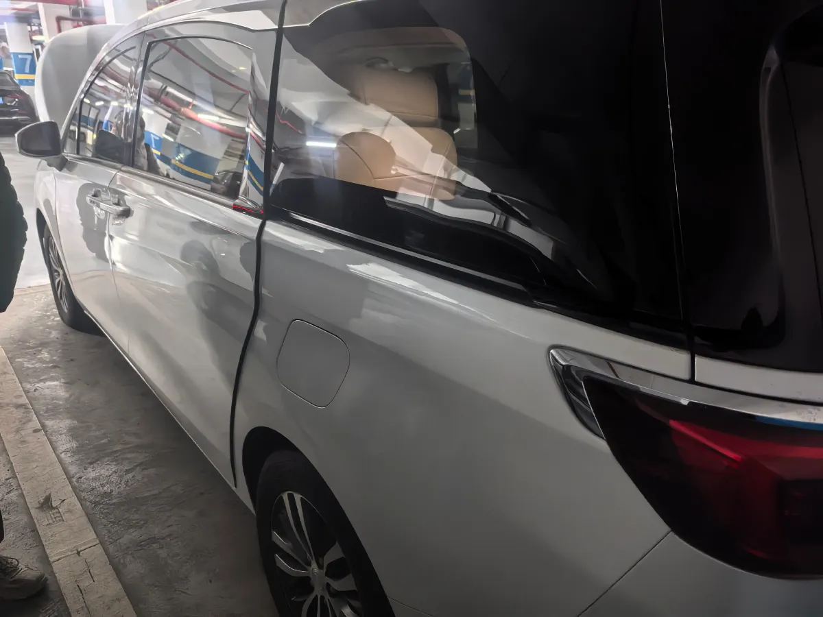 2022 Buick GL8 2.0T 237HP L4 9AT,autocango,china used car exporter,china ev exporter,chinese used car exporter,chinese used ev exporter