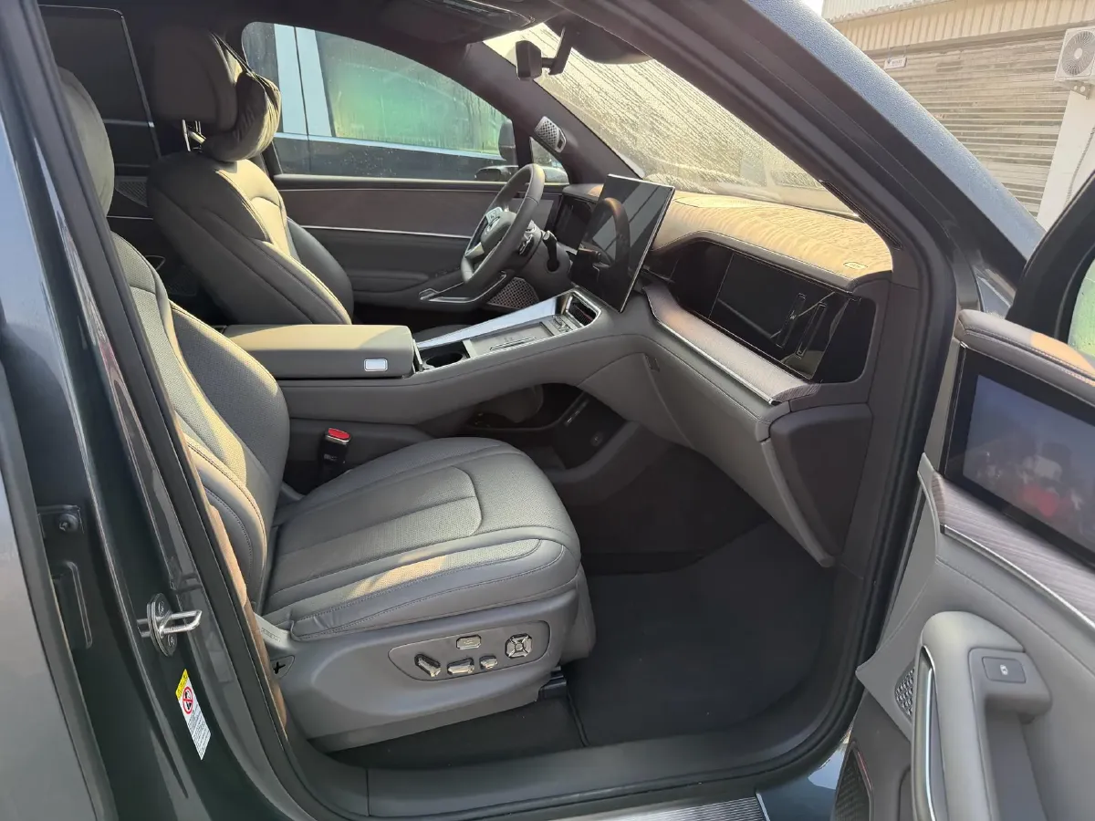 2025 Denza DenzaN9 2.0T 207HP L4 E-CVT PHEV,autocango,china used car exporter,china ev exporter,chinese used car exporter,chinese used ev exporter