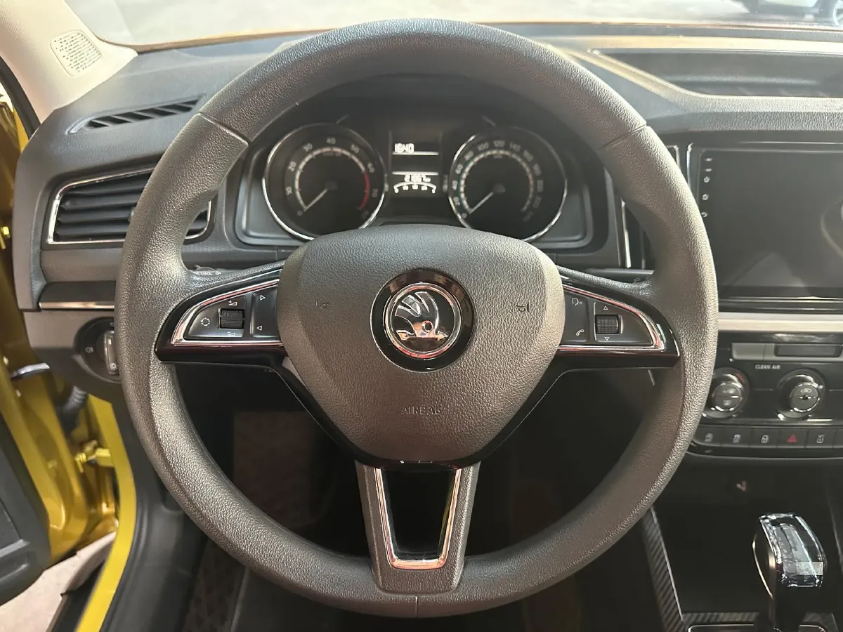 2022 Skoda Kamiq 1.5L 112HP L4 6AT,autocango,china used car exporter,china ev exporter,chinese used car exporter,chinese used ev exporter