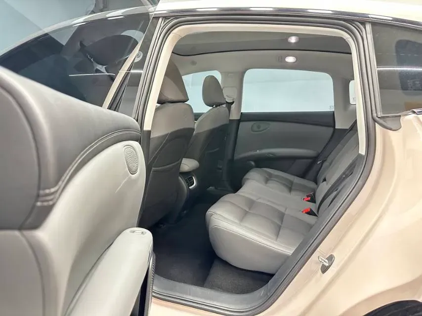 2023 IM LS6 BEV 71KWH,autocango,china used car exporter,china ev exporter,chinese used car exporter,chinese used ev exporter