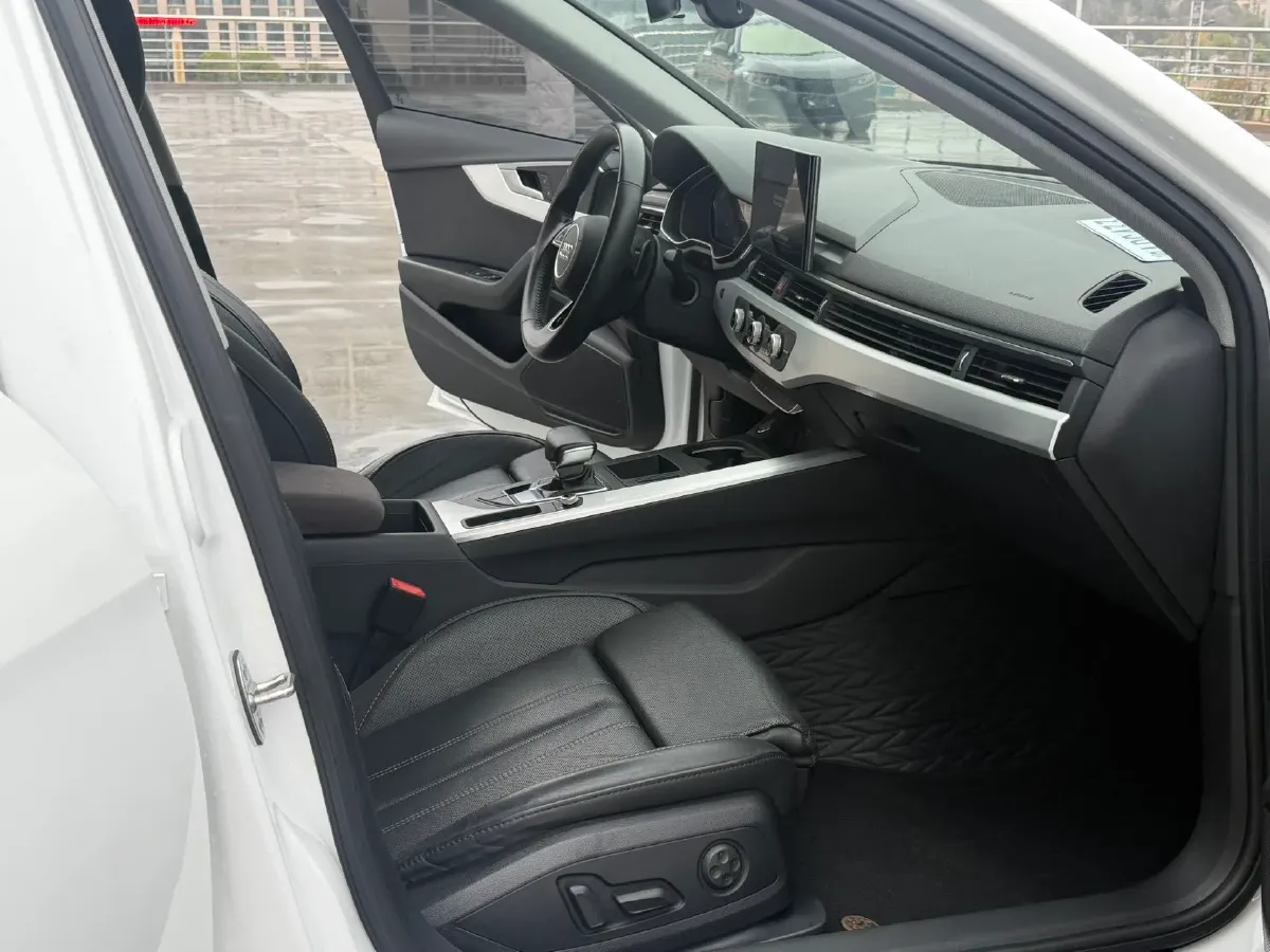 2020 Audi A4L 2.0T 190HP L4 7DCT,autocango,china used car exporter,china ev exporter,chinese used car exporter,chinese used ev exporter