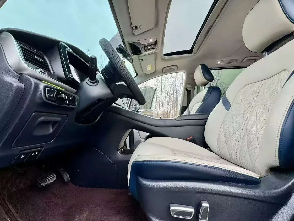 2021 GAC Trumpchi M8 2.0T 252HP L4 8AT,autocango,china used car exporter,china ev exporter,chinese used car exporter,chinese used ev exporter