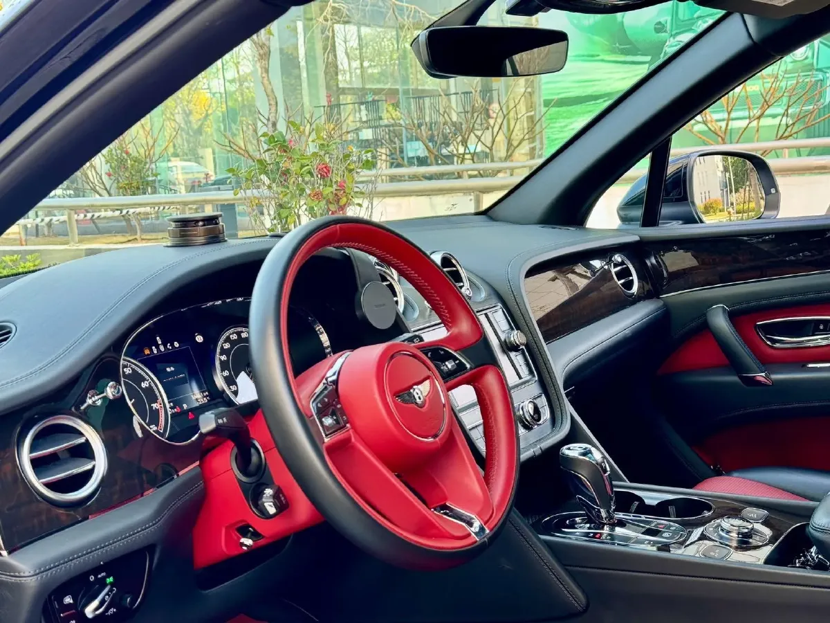 2018 Bentley Bentayga 4.0T 550HP V8 8AT,autocango,china used car exporter,china ev exporter,chinese used car exporter,chinese used ev exporter