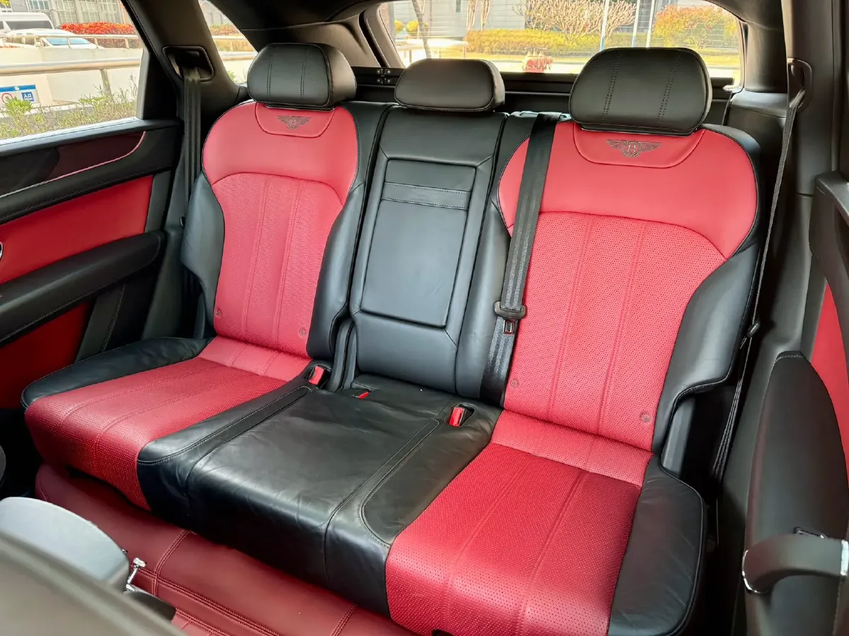 2018 Bentley Bentayga 4.0T 550HP V8 8AT,autocango,china used car exporter,china ev exporter,chinese used car exporter,chinese used ev exporter