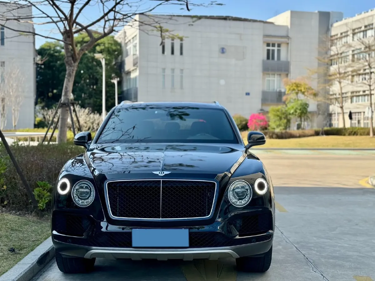2018 Bentley Bentayga 4.0T 550HP V8 8AT,autocango,china used car exporter,china ev exporter,chinese used car exporter,chinese used ev exporter