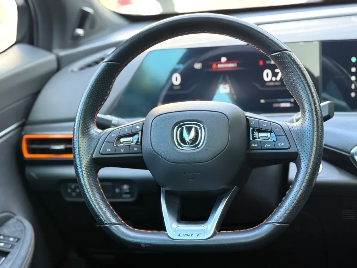 2022 ChangAn UNI-T 1.5T 188HP L4 7DCT,autocango,china used car exporter,china ev exporter,chinese used car exporter,chinese used ev exporter