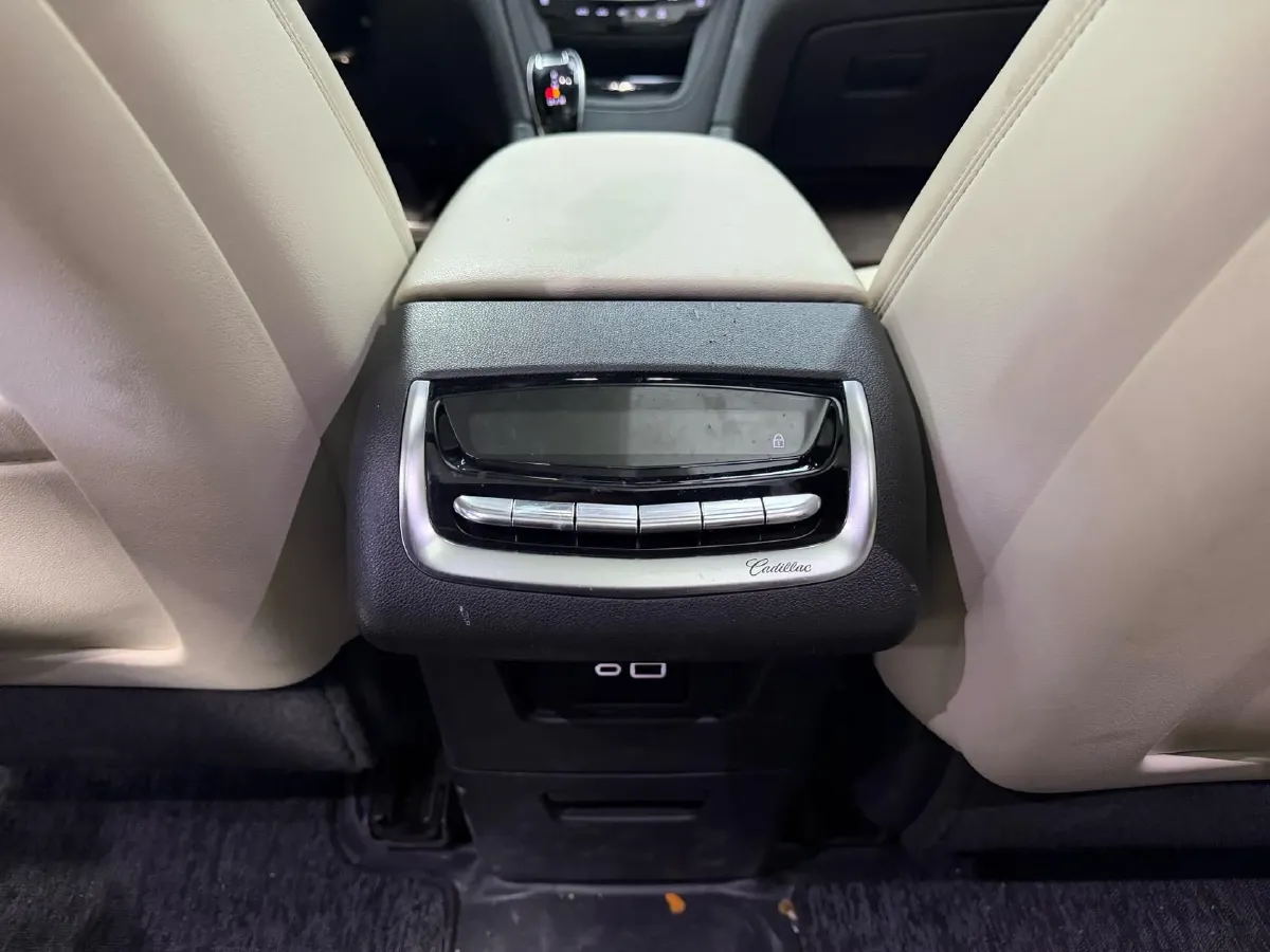 2020 Cadillac XT6 2.0T 237HP L4 9AT,autocango,china used car exporter,china ev exporter,chinese used car exporter,chinese used ev exporter