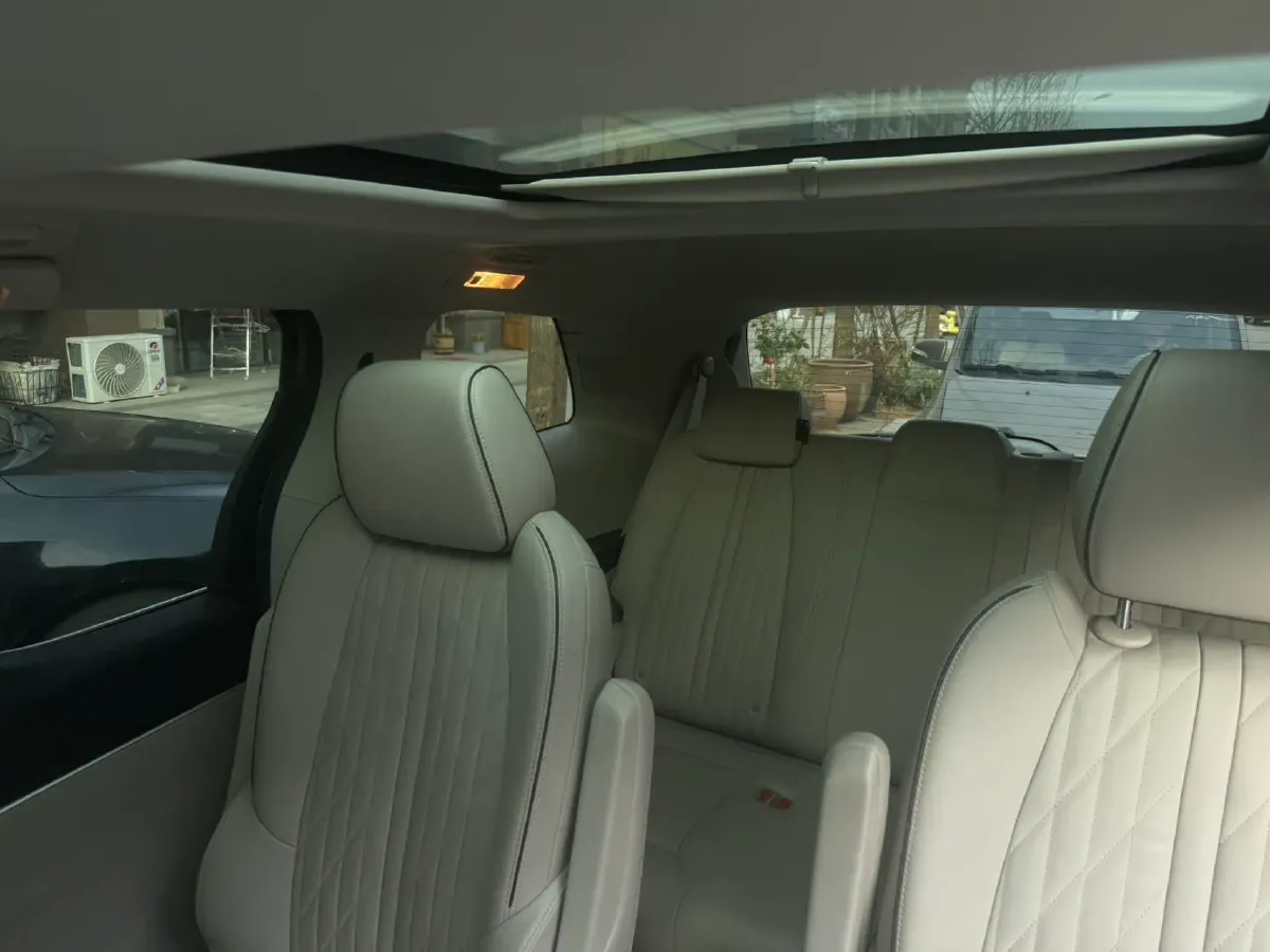 2022 Buick GL8 2.0T 237HP L4 9AT,autocango,china used car exporter,china ev exporter,chinese used car exporter,chinese used ev exporter