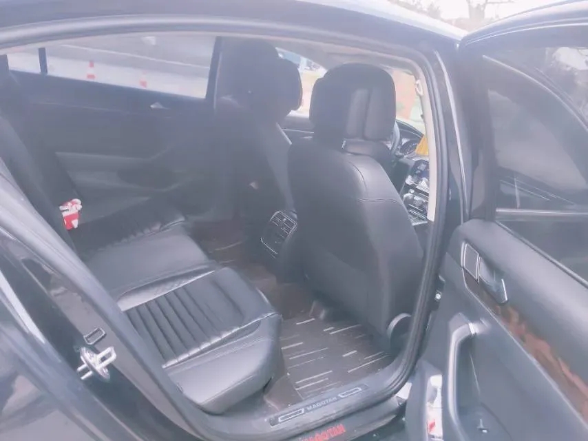 2019 Volkswagen Magotan 2.0T 186HP L4 7DCT,autocango,china used car exporter,china ev exporter,chinese used car exporter,chinese used ev exporter