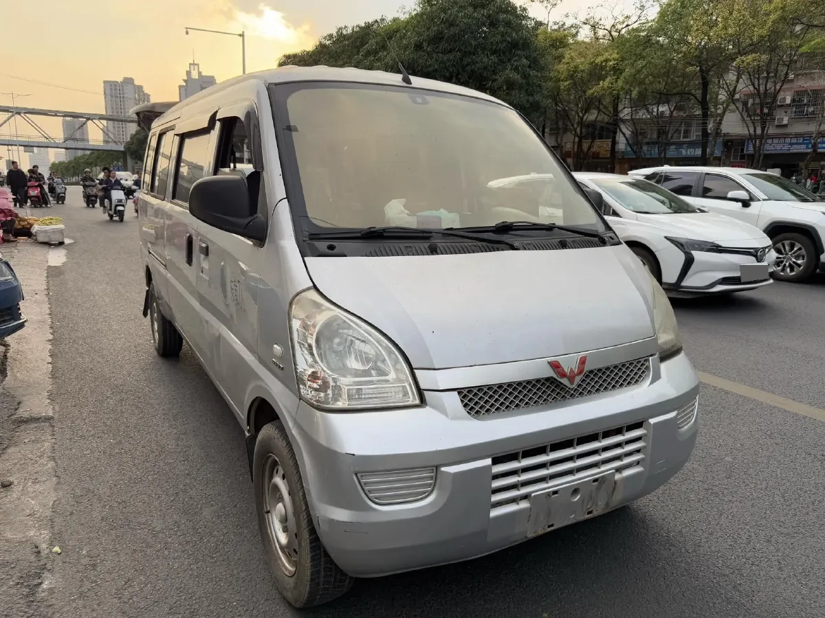 2017 WuLing RongGuang 1.5L 107HP L4 5MT,autocango,china used car exporter,china ev exporter,chinese used car exporter,chinese used ev exporter