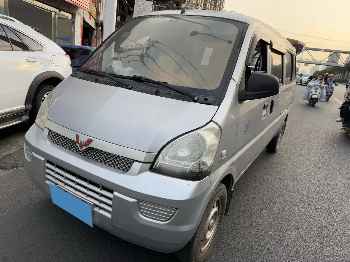 2017 WuLing RongGuang 1.5L 107HP L4 5MT,autocango,china used car exporter,china ev exporter,chinese used car exporter,chinese used ev exporter