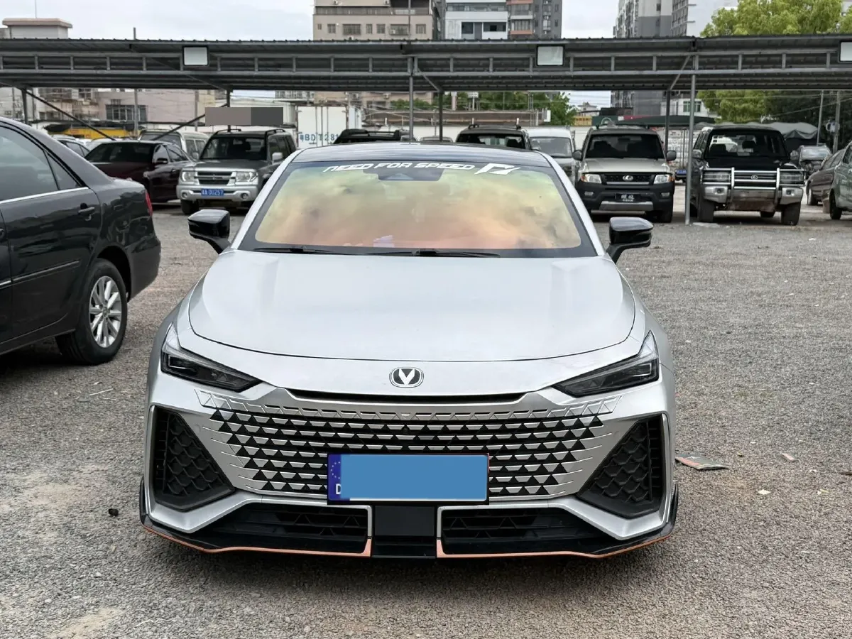 2022 ChangAn UNI-V 2.0T 233HP L4 8AT,autocango,china used car exporter,china ev exporter,chinese used car exporter,chinese used ev exporter