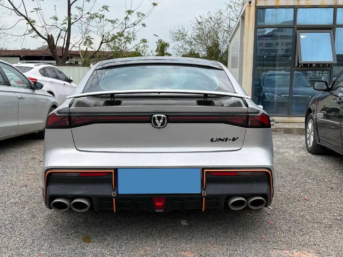 2022 ChangAn UNI-V 2.0T 233HP L4 8AT,autocango,china used car exporter,china ev exporter,chinese used car exporter,chinese used ev exporter