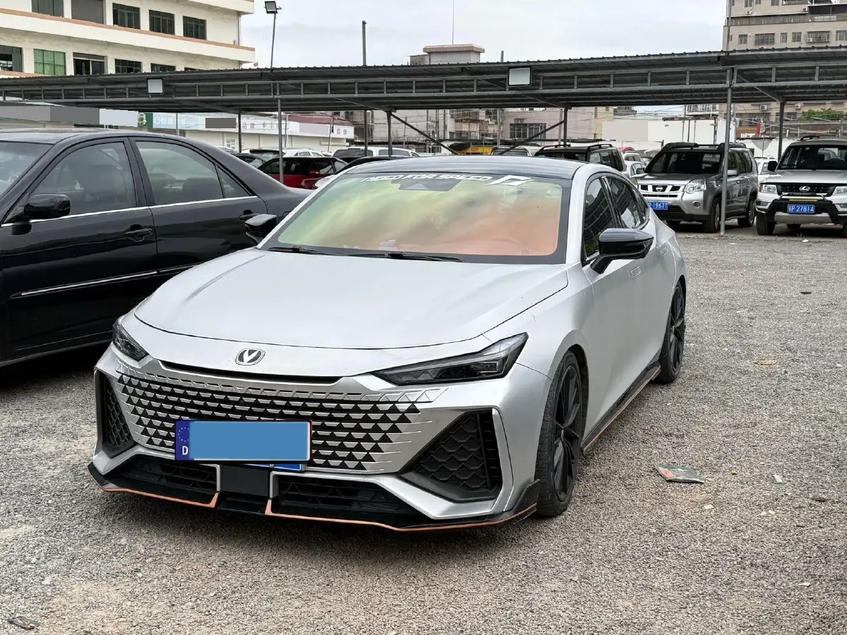 2022 ChangAn UNI-V 2.0T 233HP L4 8AT,autocango,china used car exporter,china ev exporter,chinese used car exporter,chinese used ev exporter