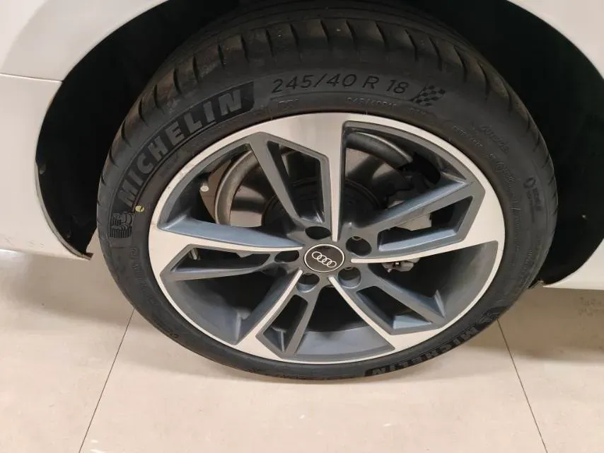 2023 Audi A4L 2.0T 190HP L4 7DCT,autocango,china used car exporter,china ev exporter,chinese used car exporter,chinese used ev exporter