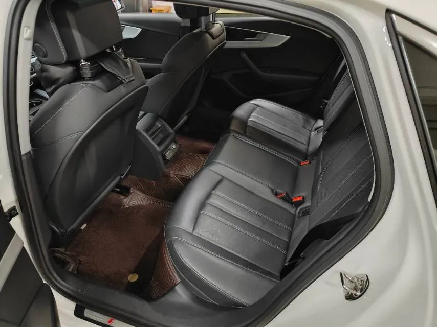 2023 Audi A4L 2.0T 190HP L4 7DCT,autocango,china used car exporter,china ev exporter,chinese used car exporter,chinese used ev exporter