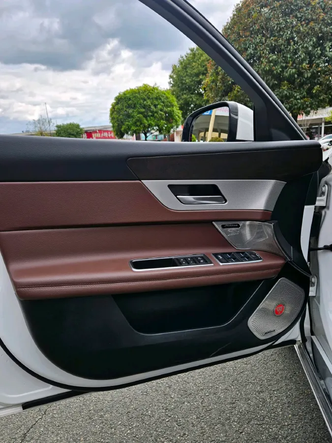 2020 Jaguar XFL 2.0T 250HP L4 8AT,autocango,china used car exporter,china ev exporter,chinese used car exporter,chinese used ev exporter