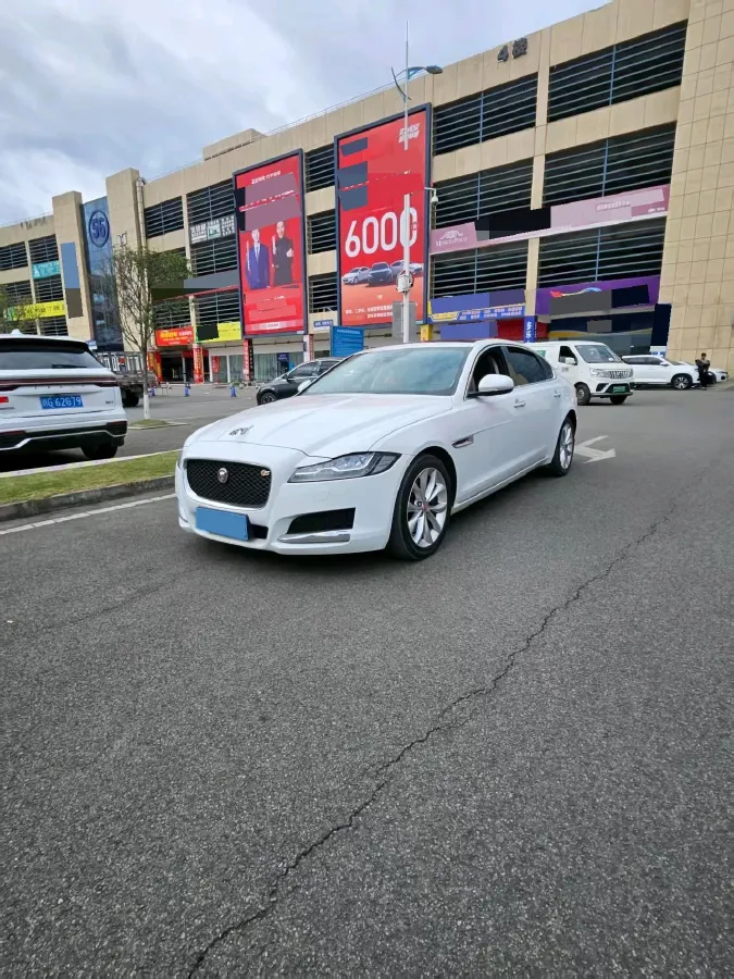 2020 Jaguar XFL 2.0T 250HP L4 8AT,autocango,china used car exporter,china ev exporter,chinese used car exporter,chinese used ev exporter