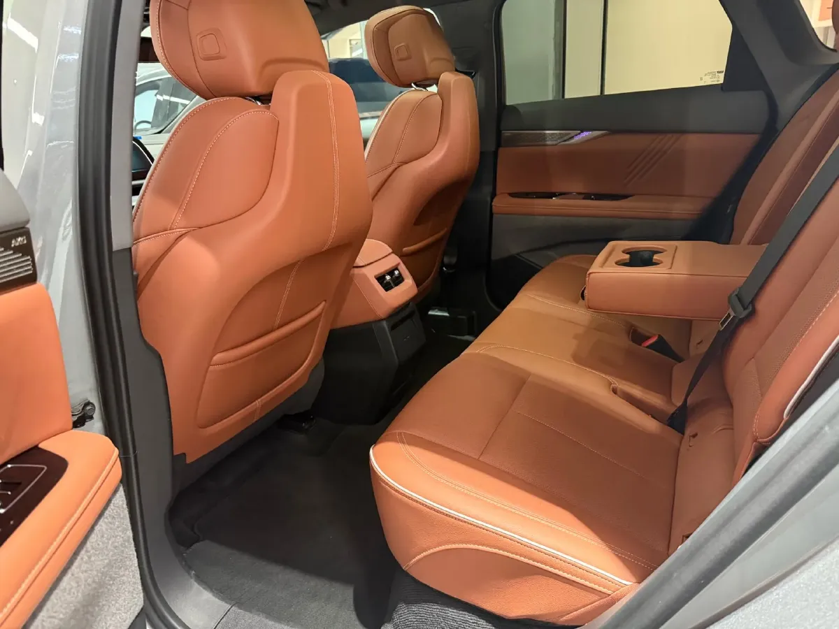 2024 Cadillac OPTIQ BEV 79.7KWH,autocango,china used car exporter,china ev exporter,chinese used car exporter,chinese used ev exporter