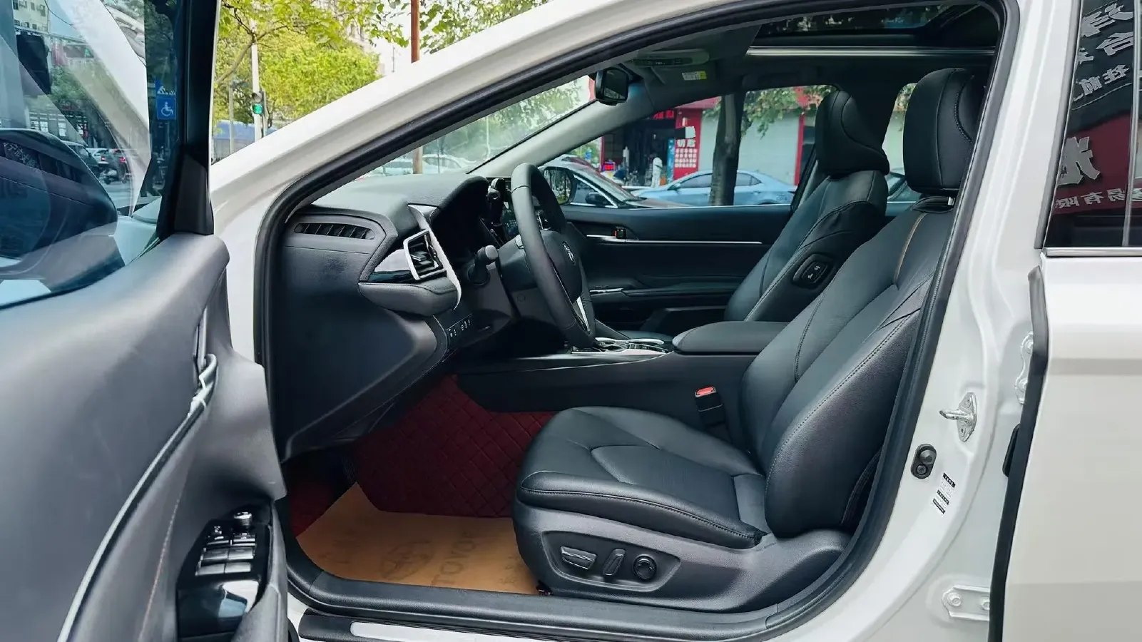 2021 Toyota Camry 2.5L 209HP L4 8AT,autocango,china used car exporter,china ev exporter,chinese used car exporter,chinese used ev exporter