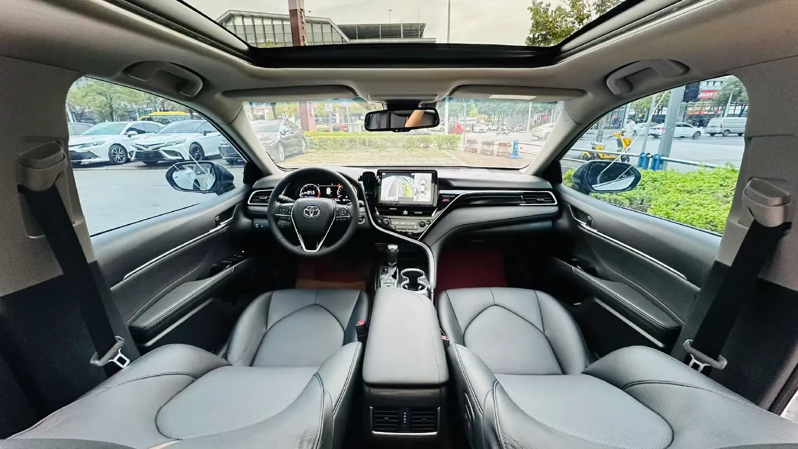 2021 Toyota Camry 2.5L 209HP L4 8AT,autocango,china used car exporter,china ev exporter,chinese used car exporter,chinese used ev exporter