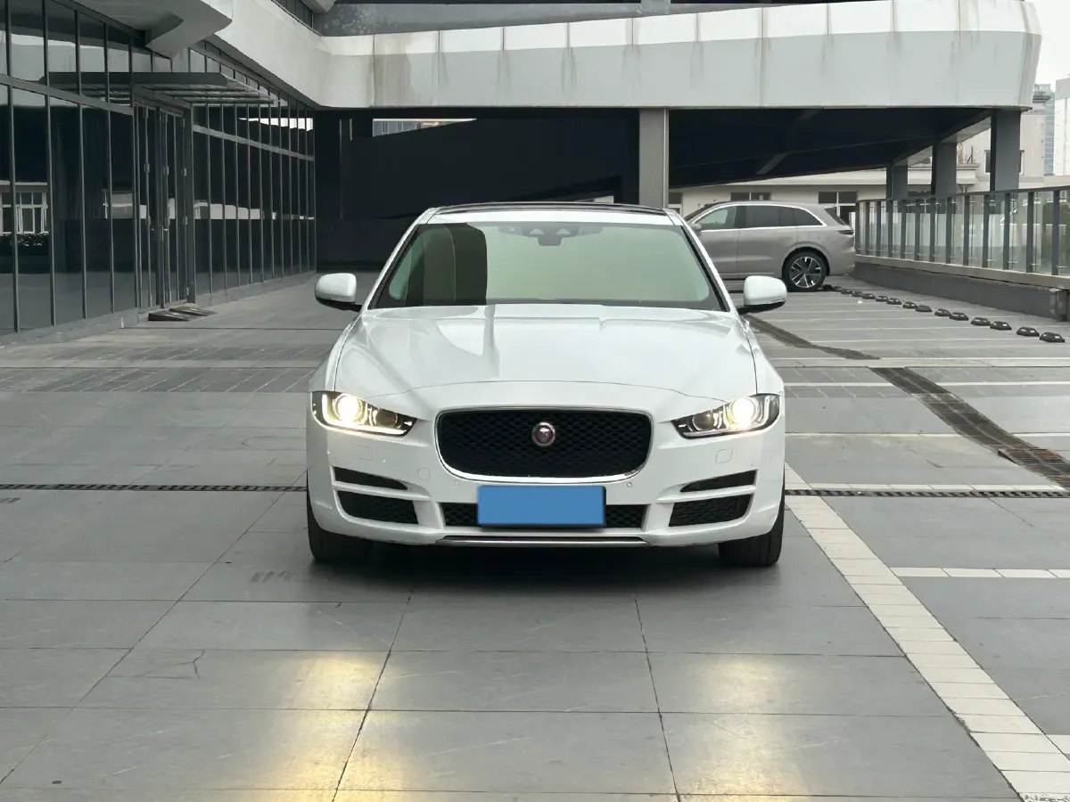 2019 Land Rover Discovery Sport 2.0T 200HP L4 9AT,autocango,china used car exporter,china ev exporter,chinese used car exporter,chinese used ev exporter