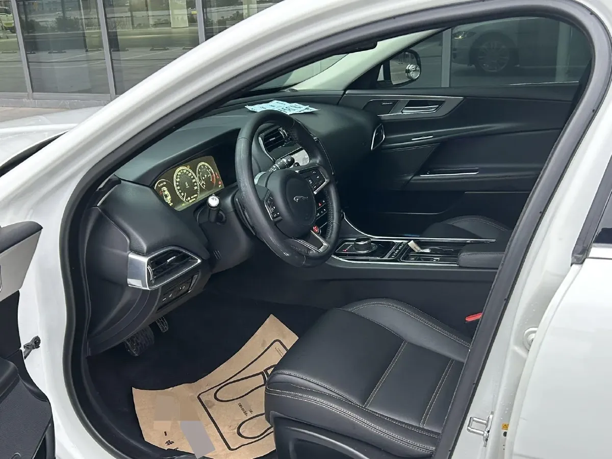 2019 Land Rover Discovery Sport 2.0T 200HP L4 9AT,autocango,china used car exporter,china ev exporter,chinese used car exporter,chinese used ev exporter