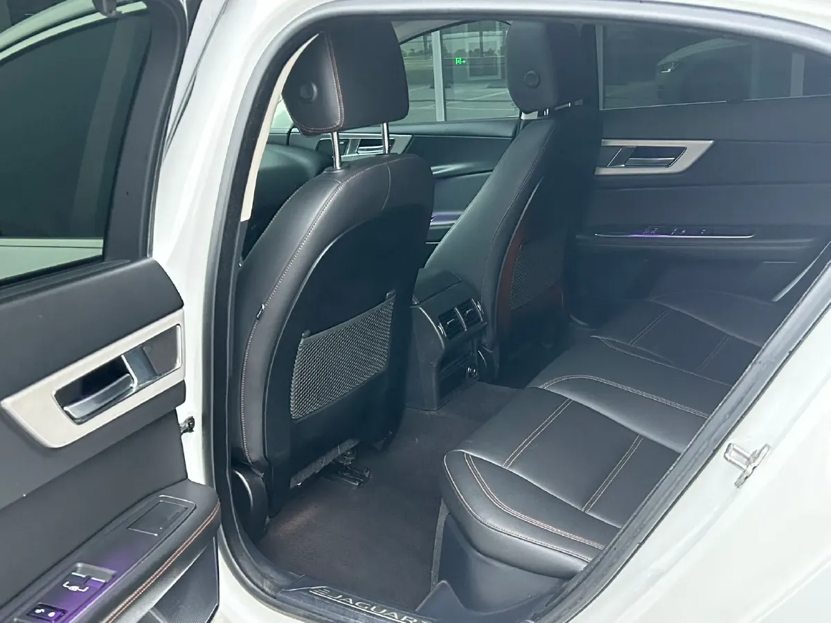 2019 Land Rover Discovery Sport 2.0T 200HP L4 9AT,autocango,china used car exporter,china ev exporter,chinese used car exporter,chinese used ev exporter