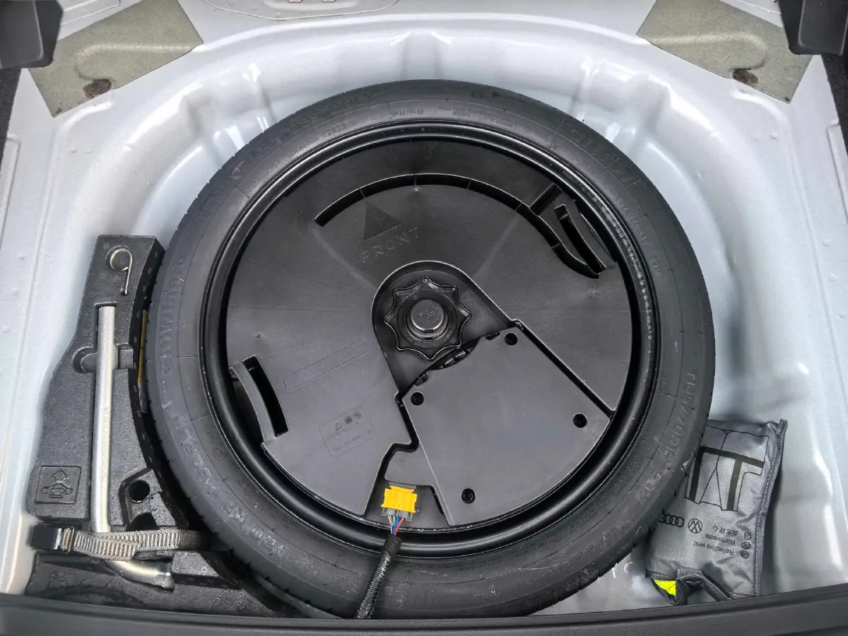 2022 Volkswagen T-Roc 1.4T 150HP L4 7DCT,autocango,china used car exporter,china ev exporter,chinese used car exporter,chinese used ev exporter