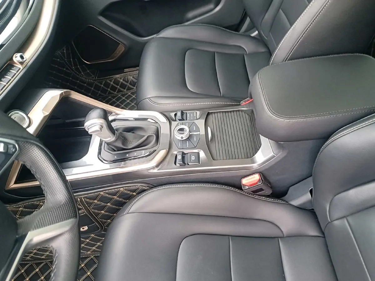 2019 Haval H6 2.0T 197HP L4 7DCT,autocango,china used car exporter,china ev exporter,chinese used car exporter,chinese used ev exporter