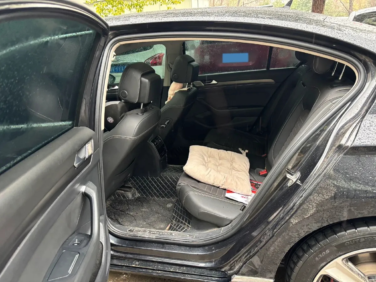 2020 Volkswagen Magotan 2.0T 186HP L4 7DCT,autocango,china used car exporter,china ev exporter,chinese used car exporter,chinese used ev exporter