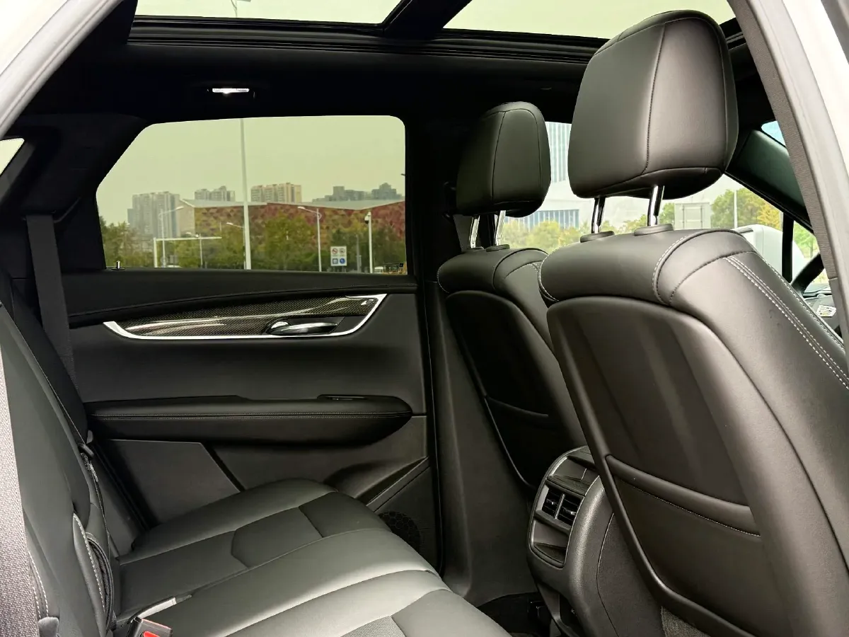 2022 Cadillac XT5 2.0T 237HP L4 9AT,autocango,china used car exporter,china ev exporter,chinese used car exporter,chinese used ev exporter