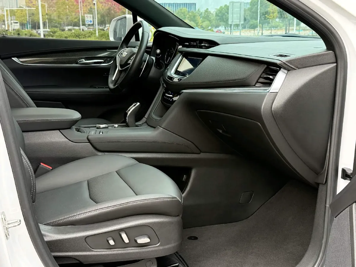 2022 Cadillac XT5 2.0T 237HP L4 9AT,autocango,china used car exporter,china ev exporter,chinese used car exporter,chinese used ev exporter