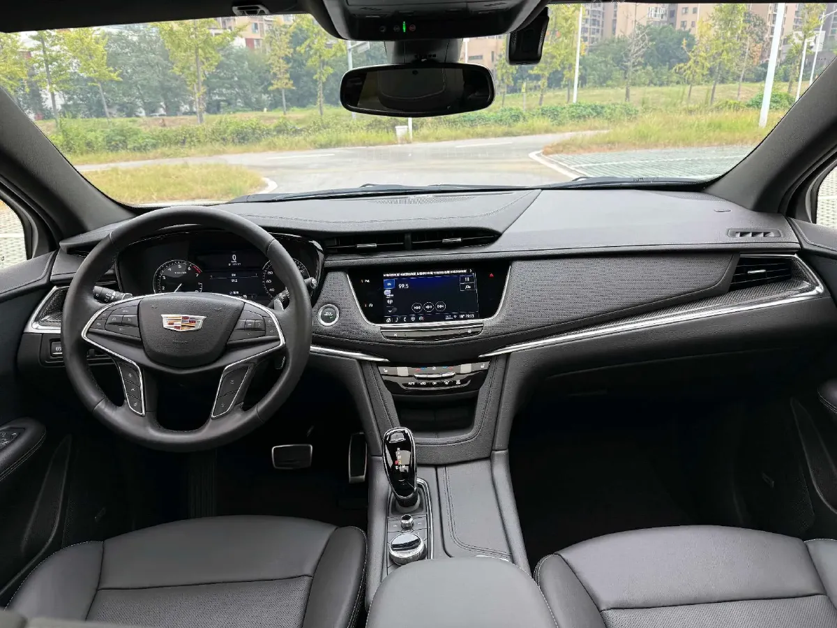 2022 Cadillac XT5 2.0T 237HP L4 9AT,autocango,china used car exporter,china ev exporter,chinese used car exporter,chinese used ev exporter