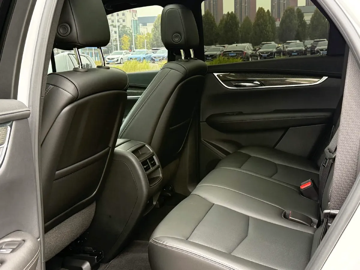 2022 Cadillac XT5 2.0T 237HP L4 9AT,autocango,china used car exporter,china ev exporter,chinese used car exporter,chinese used ev exporter