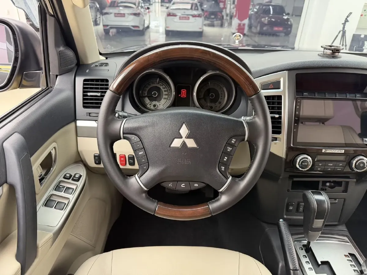 2018 Mitsubishi Pajero 3.0L 174HP V6 5AT,autocango,china used car exporter,china ev exporter,chinese used car exporter,chinese used ev exporter