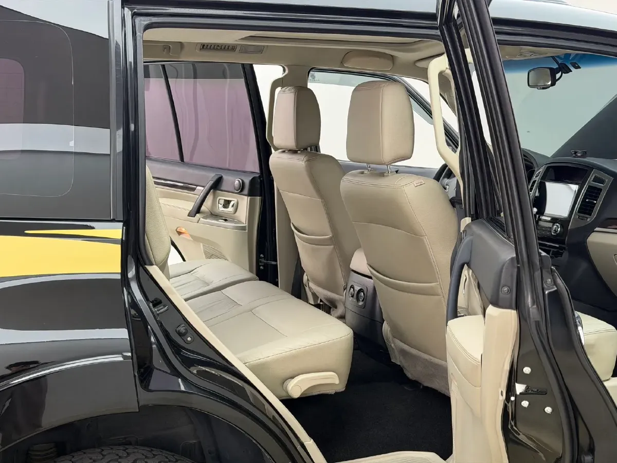 2018 Mitsubishi Pajero 3.0L 174HP V6 5AT,autocango,china used car exporter,china ev exporter,chinese used car exporter,chinese used ev exporter