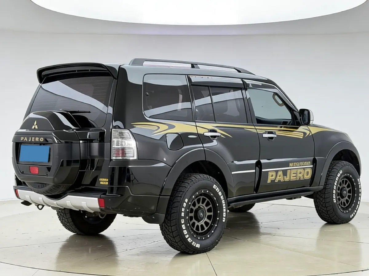 2018 Mitsubishi Pajero 3.0L 174HP V6 5AT,autocango,china used car exporter,china ev exporter,chinese used car exporter,chinese used ev exporter