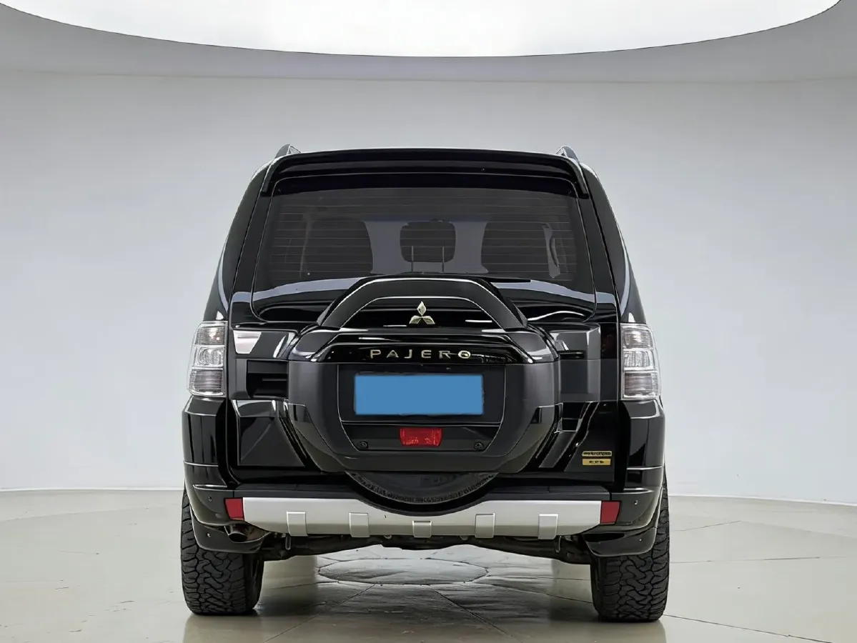 2018 Mitsubishi Pajero 3.0L 174HP V6 5AT,autocango,china used car exporter,china ev exporter,chinese used car exporter,chinese used ev exporter
