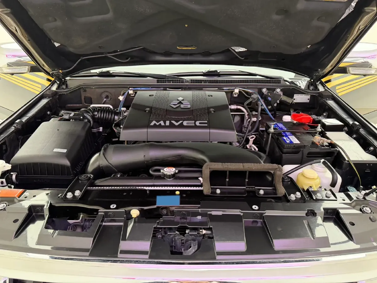 2018 Mitsubishi Pajero 3.0L 174HP V6 5AT,autocango,china used car exporter,china ev exporter,chinese used car exporter,chinese used ev exporter