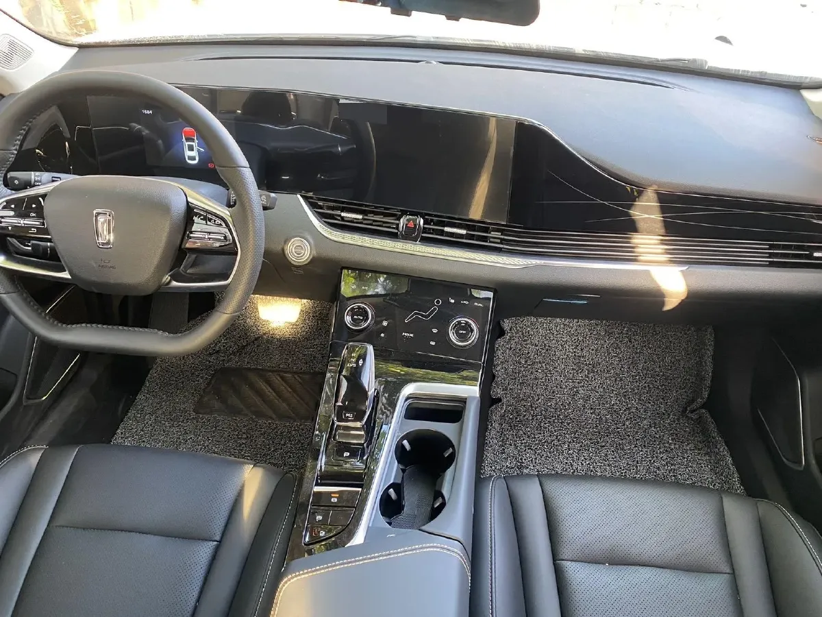 2023 Bestune B70 1.5T 169HP L4 7DCT,autocango,china used car exporter,china ev exporter,chinese used car exporter,chinese used ev exporter