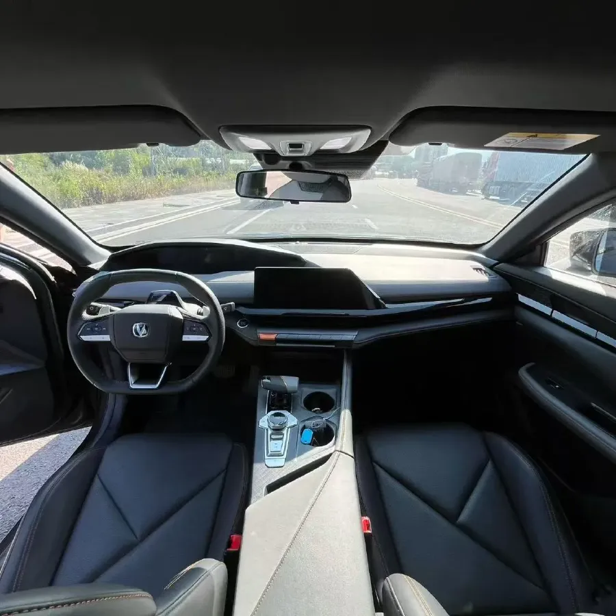 2022 ChangAn UNI-V 1.5T 188HP L4 7DCT,autocango,china used car exporter,china ev exporter,chinese used car exporter,chinese used ev exporter