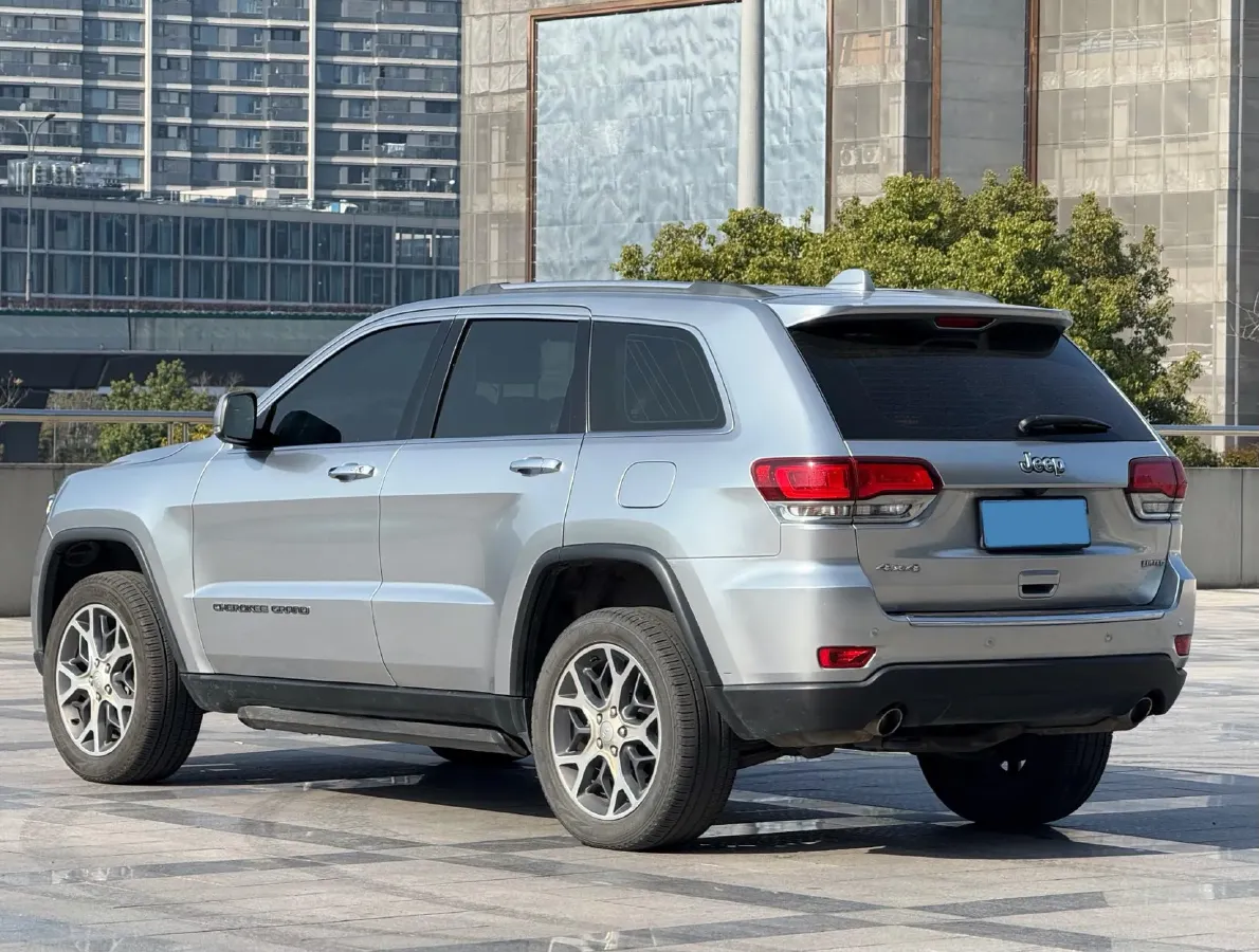 2020 Jeep Grand Cherokee 3.0L 234HP V6 8AT,autocango,china used car exporter,china ev exporter,chinese used car exporter,chinese used ev exporter